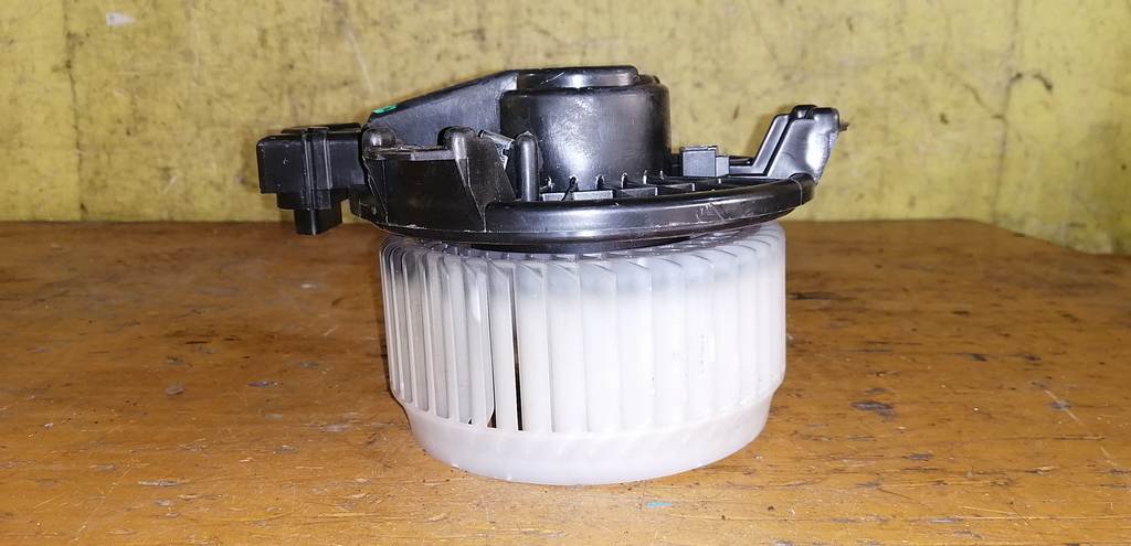 мотор печки Toyota Vitz