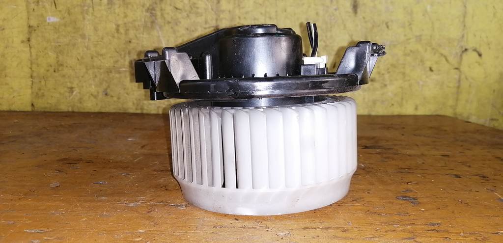 мотор печки Suzuki Swift