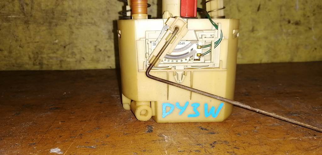 бензонасос Mazda Demio