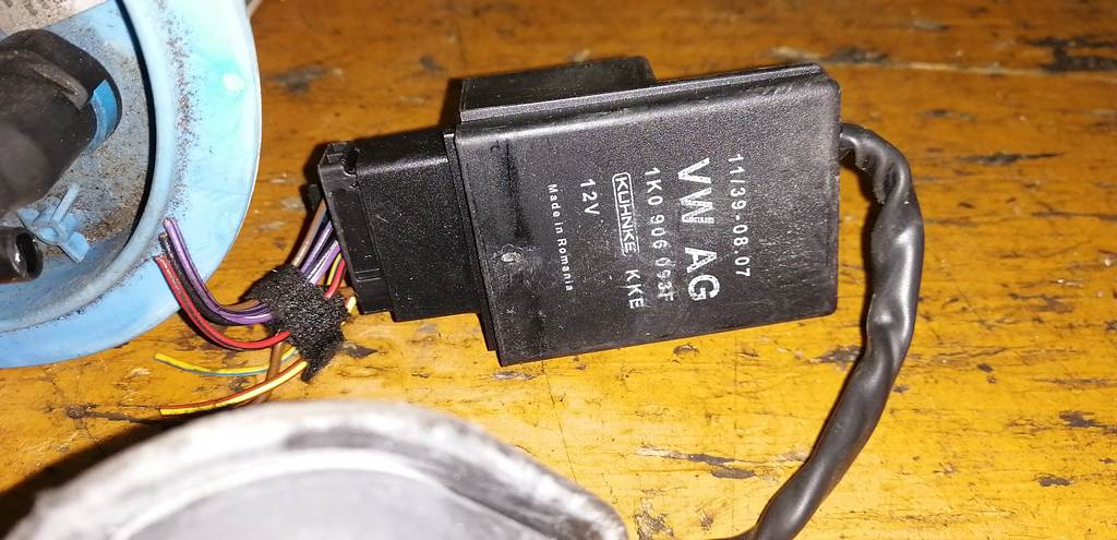 бензонасос Volkswagen Golf