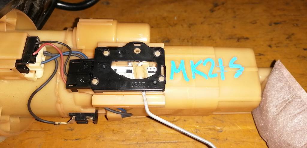 бензонасос Suzuki Palette