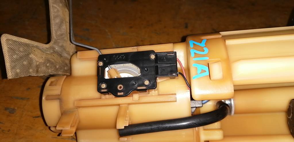 бензонасос Mitsubishi Colt