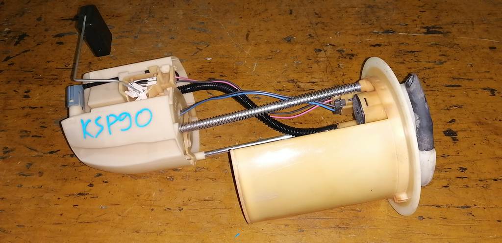 бензонасос Toyota Vitz