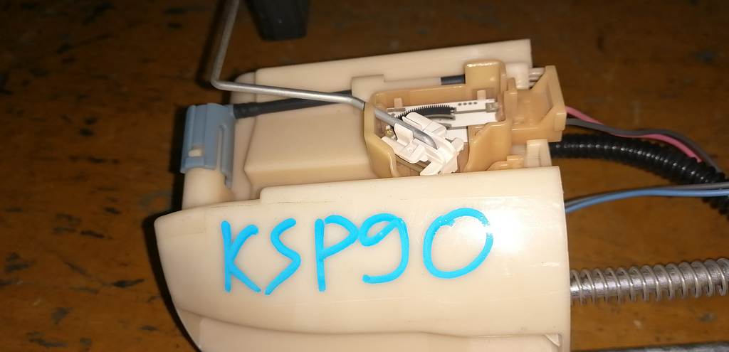 бензонасос Toyota Vitz