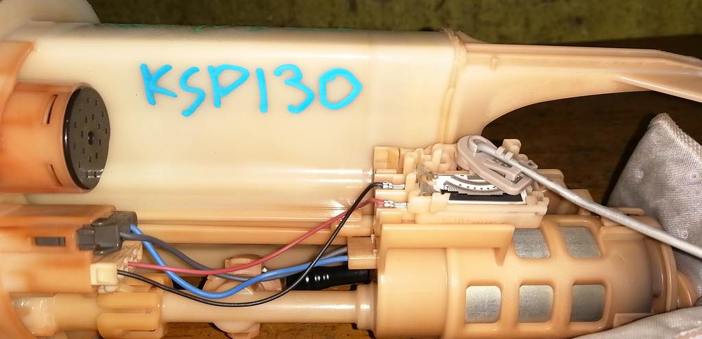 бензонасос Toyota Vitz