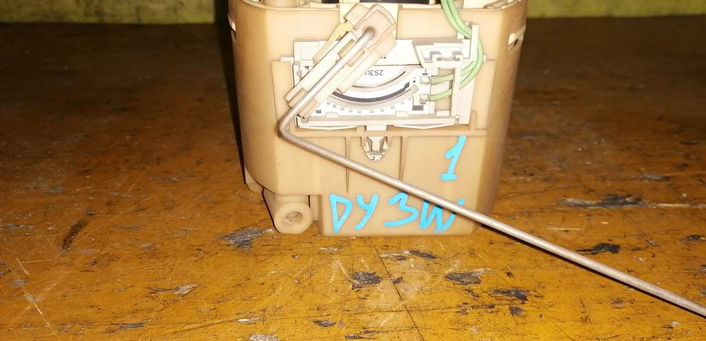 бензонасос Mazda Demio