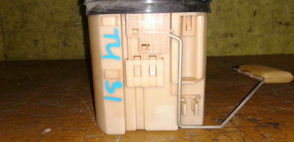 бензонасос Nissan Presage