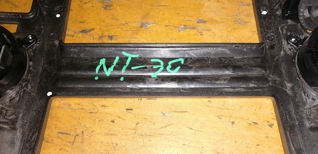 консоль магнитофона Nissan X-Trail