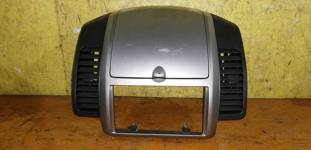 консоль магнитофона Nissan Note