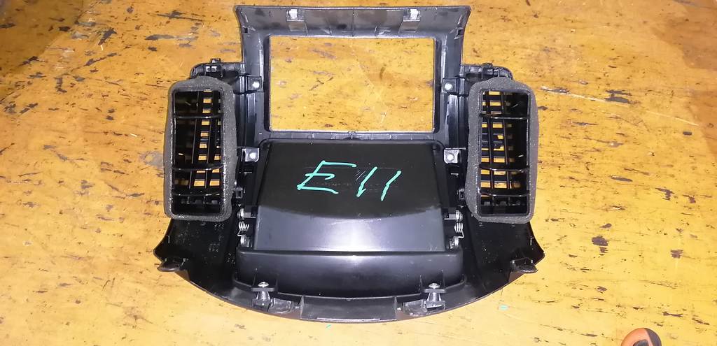 консоль магнитофона Nissan Note