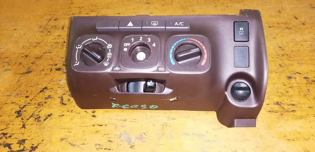 климат-контроль Toyota Passo