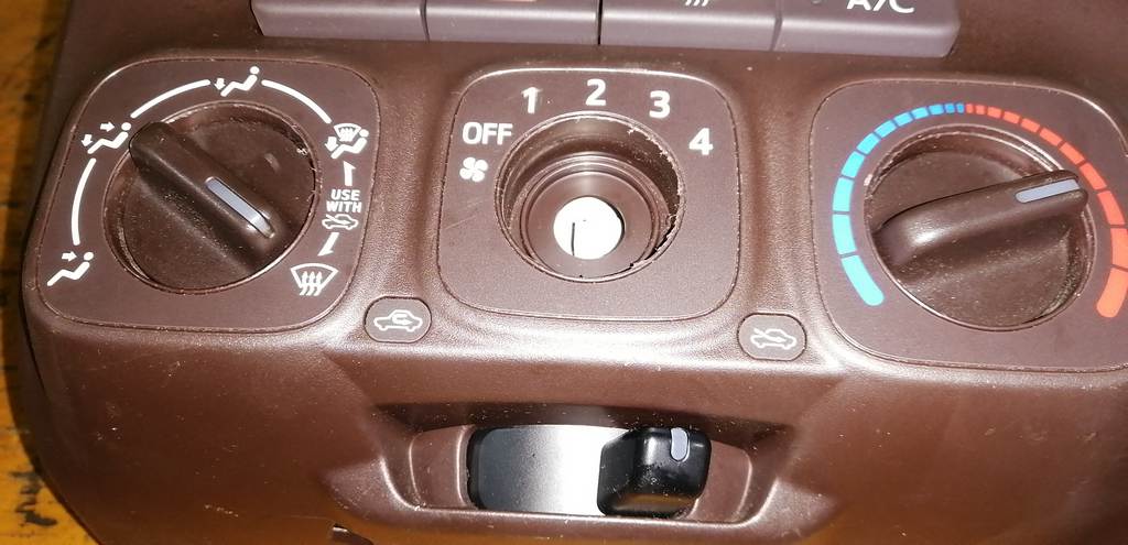 климат-контроль Toyota Passo