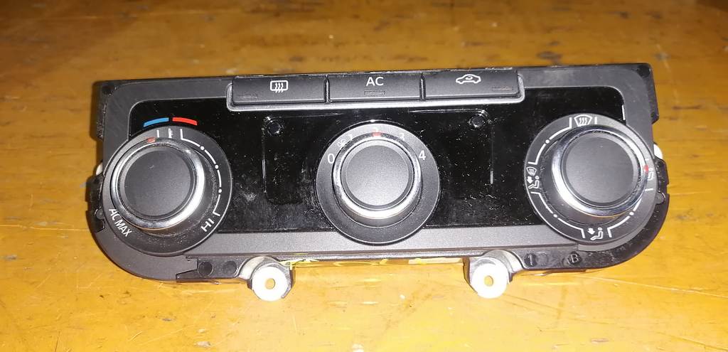 климат-контроль Volkswagen Golf