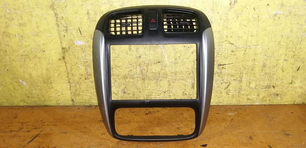 консоль магнитофона Mazda Demio