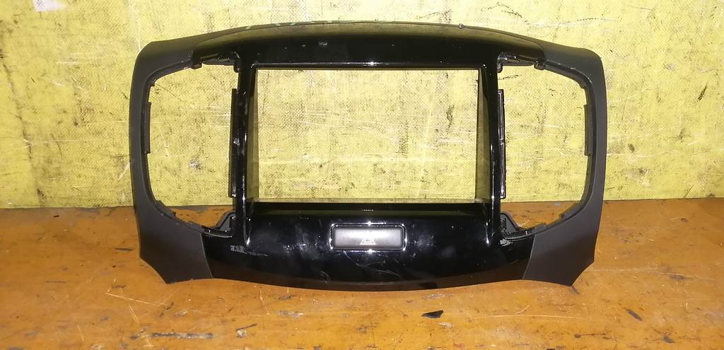 консоль магнитофона Suzuki Solio