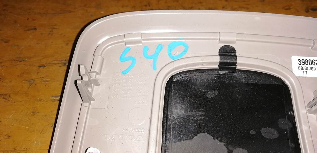 плафон салонный Volvo S40