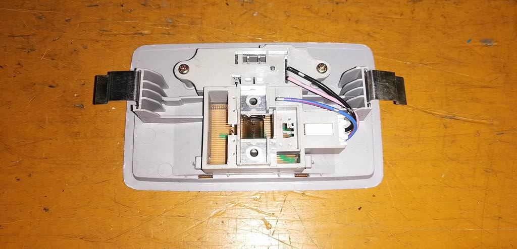 плафон салонный Mazda Demio