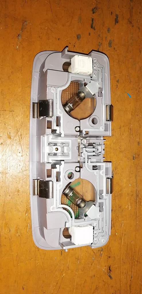 плафон салонный Mitsubishi Colt