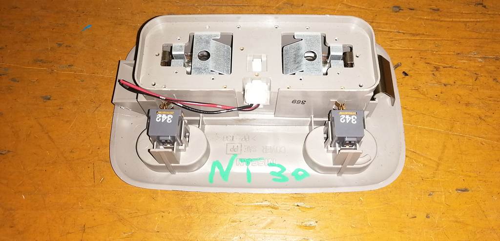 плафон салонный Nissan X-Trail