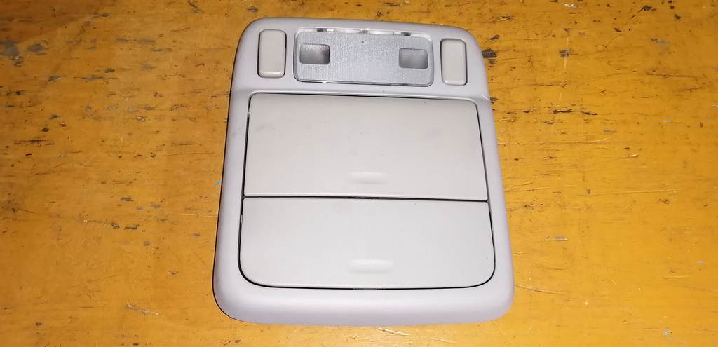 плафон салонный Subaru Forester