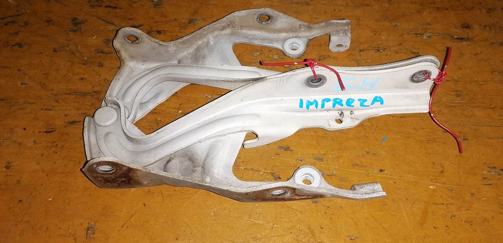 петля капота Subaru Impreza
