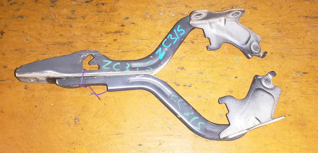 петля капота Suzuki Swift