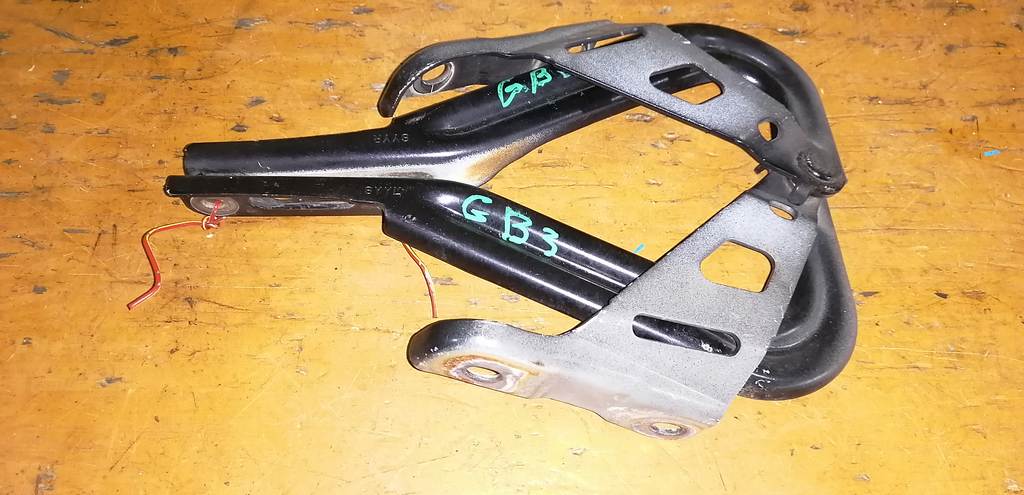 петля капота Honda Freed Spike