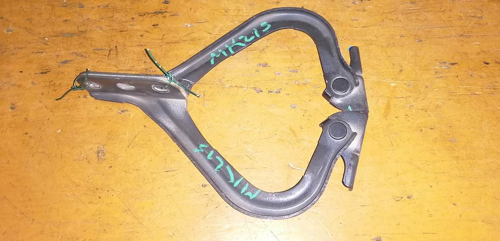 петля капота Suzuki Palette