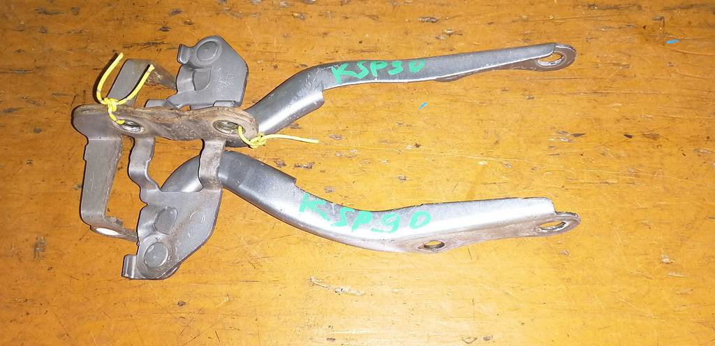 петля капота Toyota Vitz