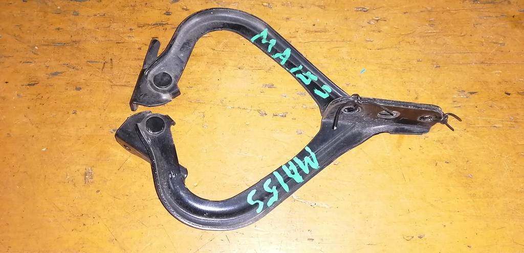 петля капота Suzuki Solio