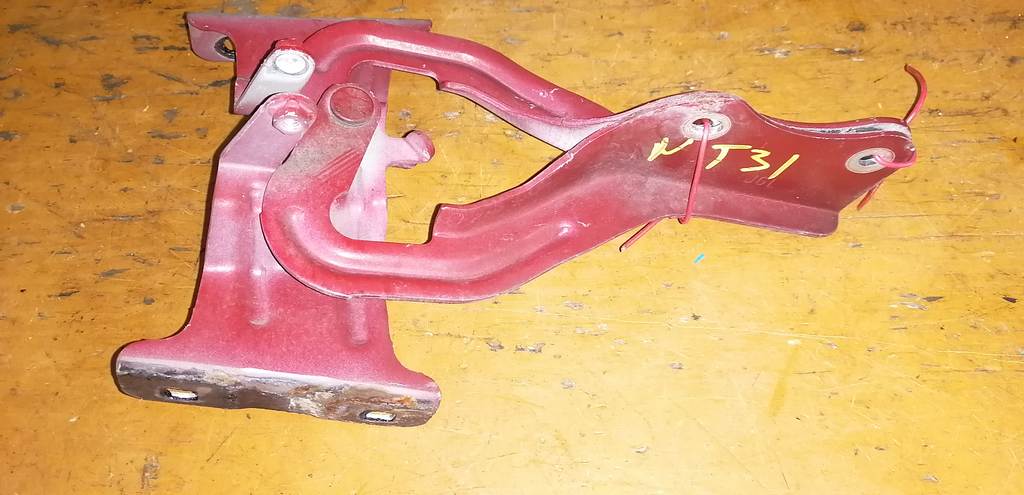 петля капота Nissan X-Trail