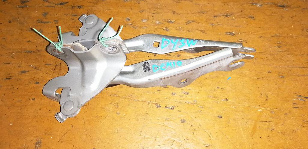 петля капота Mazda Demio