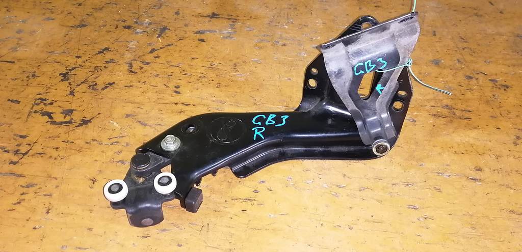 ролик двери Honda Freed Spike