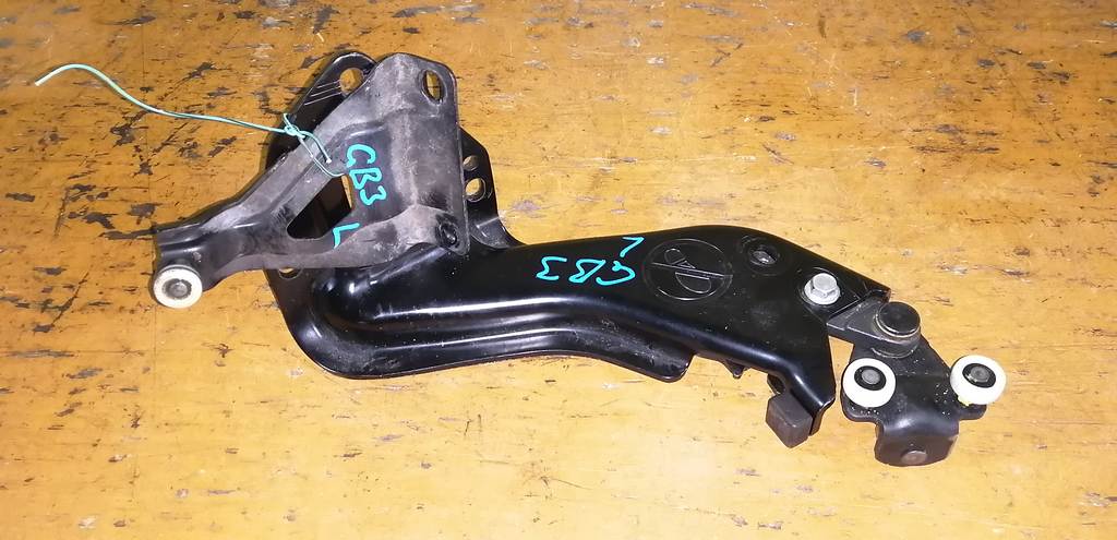 ролик двери Honda Freed Spike