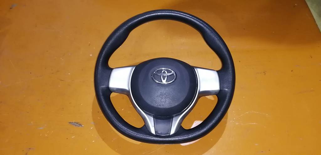 airbag водительский Toyota Vitz