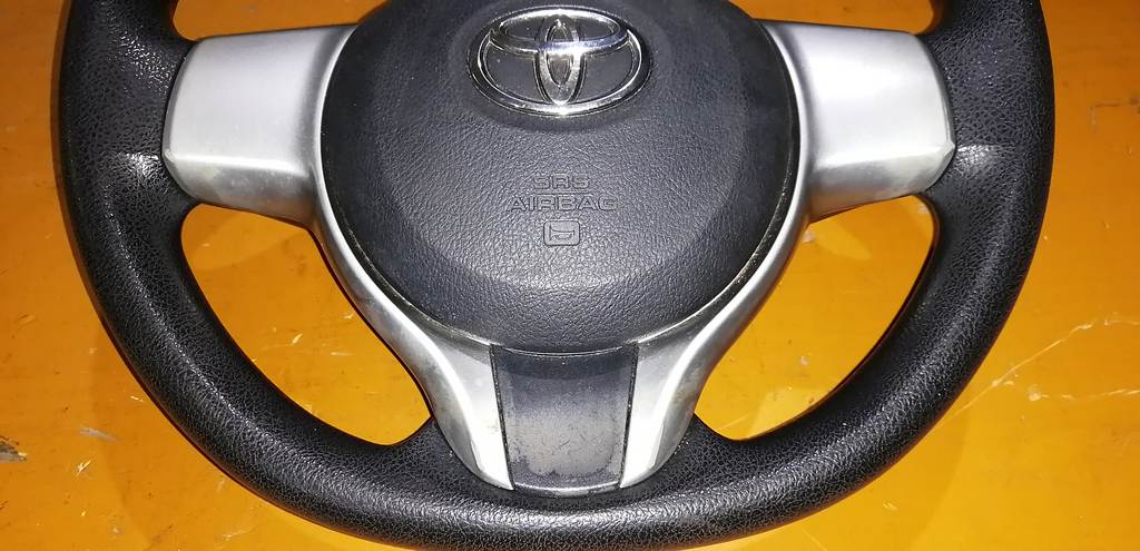airbag водительский Toyota Vitz