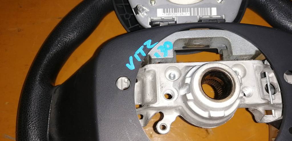 airbag водительский Toyota Vitz