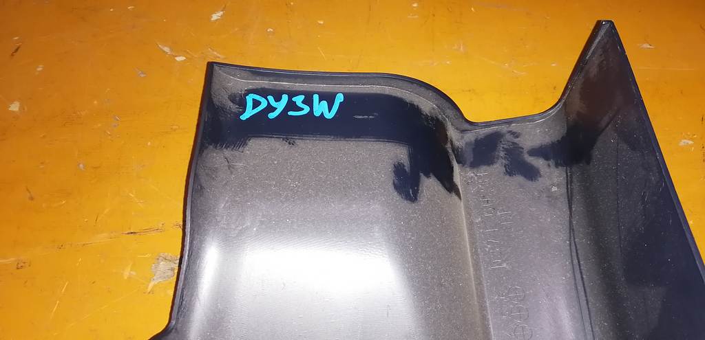 кожух рулевой колонки Mazda Demio