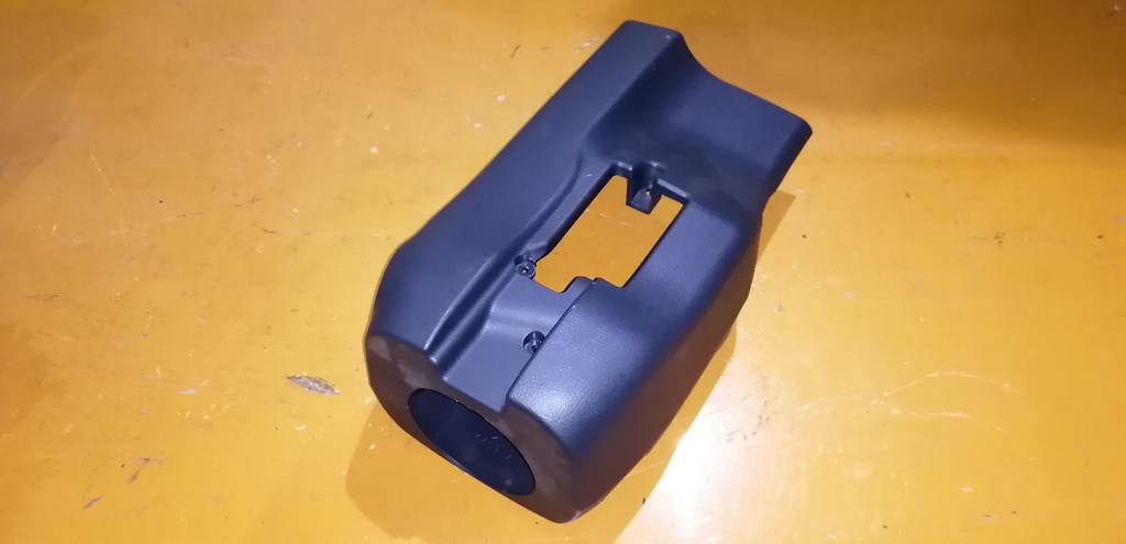 кожух рулевой колонки Mazda Demio