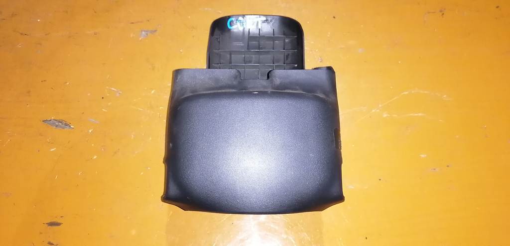 кожух рулевой колонки Mitsubishi Colt