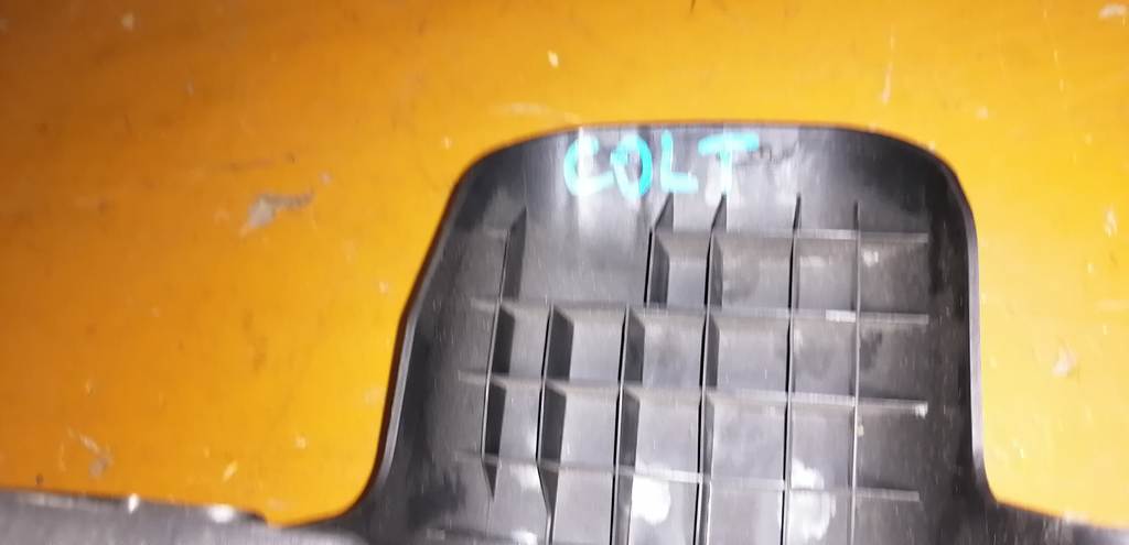 кожух рулевой колонки Mitsubishi Colt