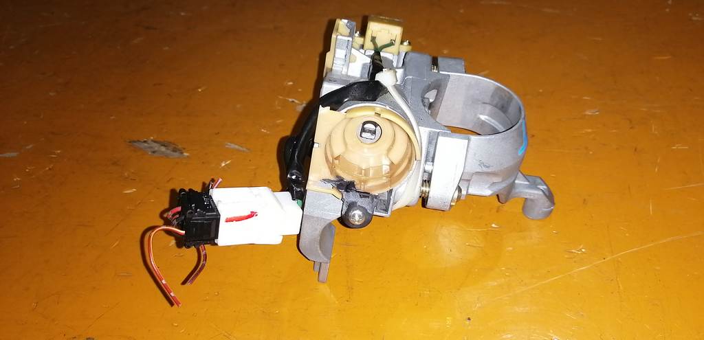 замок зажигания Mitsubishi Colt