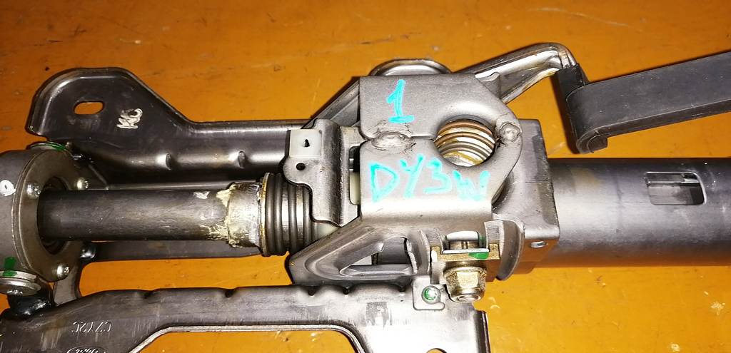 рулевая колонка Mazda Demio