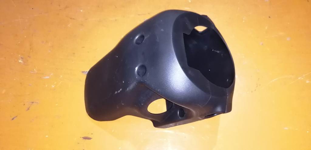 кожух рулевой колонки Suzuki Swift