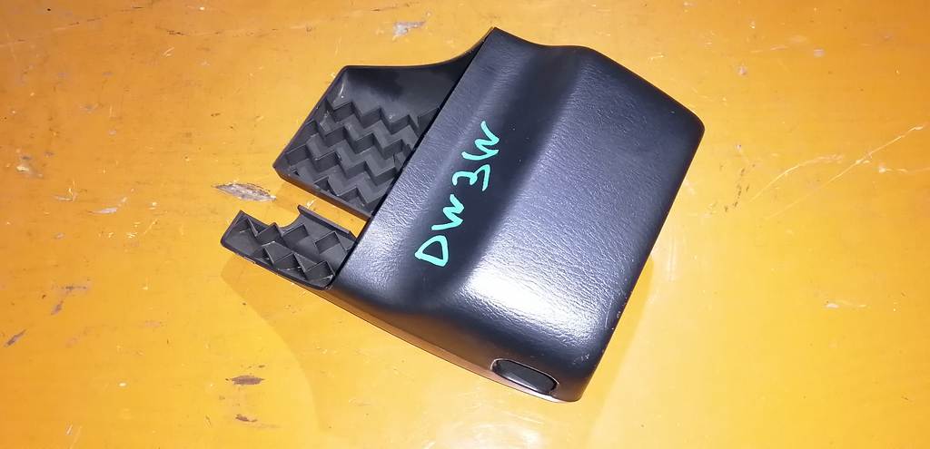 кожух рулевой колонки Mazda Demio