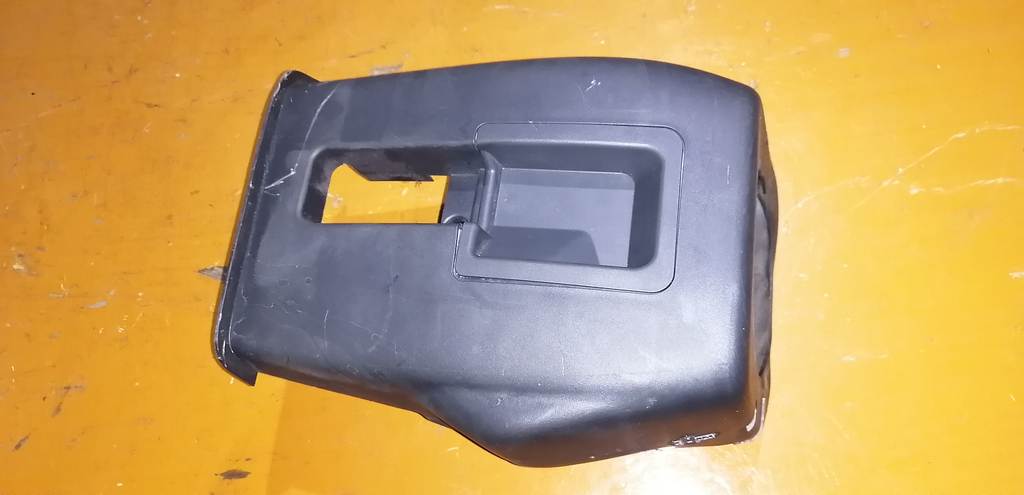 кожух рулевой колонки Suzuki Palette