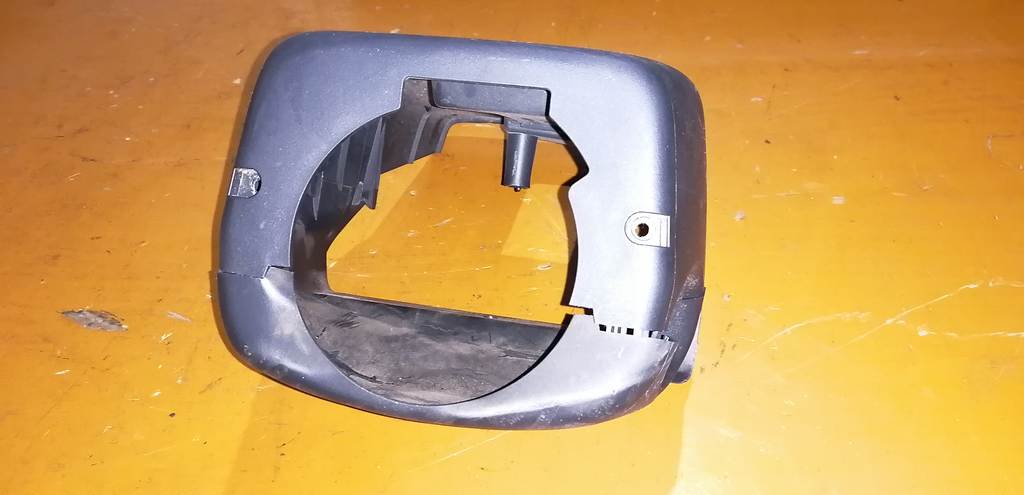 кожух рулевой колонки Suzuki Palette