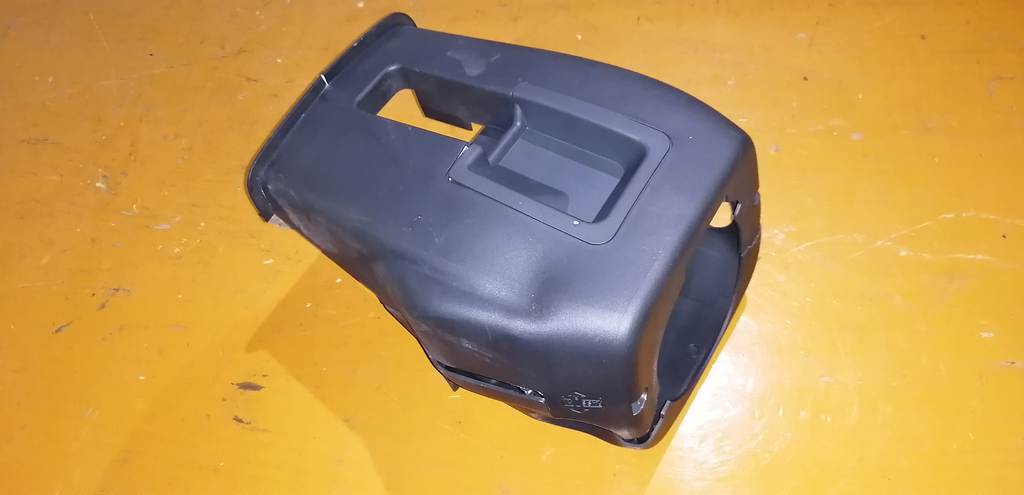 кожух рулевой колонки Suzuki Solio