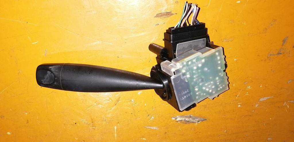 подрулевой переключатель дворников Suzuki Solio