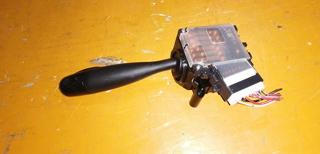 переключатель поворотников и света Suzuki Swift